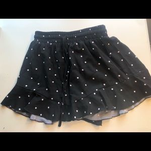 Black & white polkadot ruffled shorts!